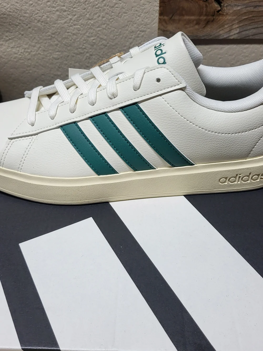 *NEW* Adidas Grand Court 2.0 White Green Size Men's 11.5 Women's 12.5 JS1736
